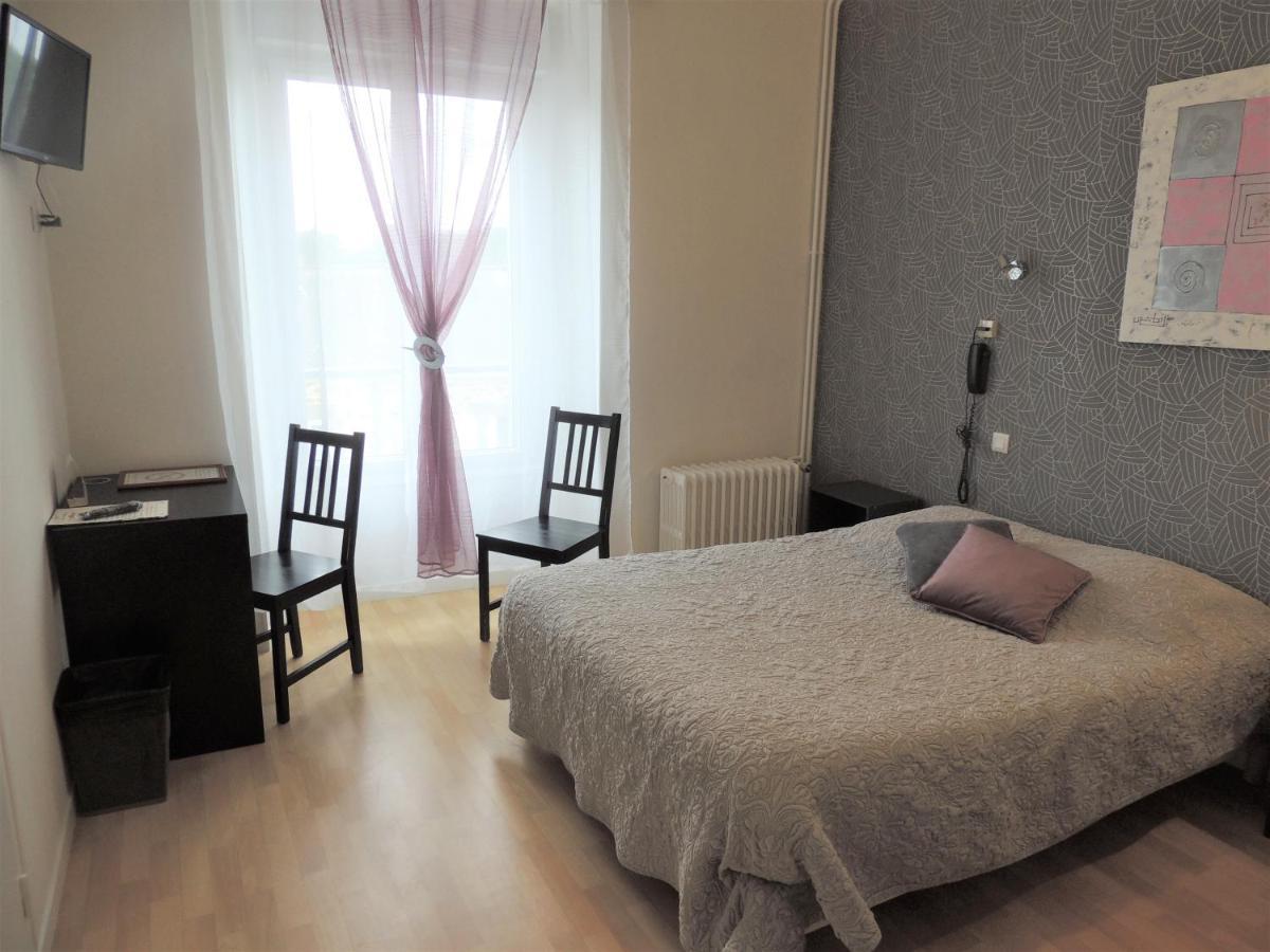 Le Gue De Genes Hotel Ambrieres Les Vallees Eksteriør billede