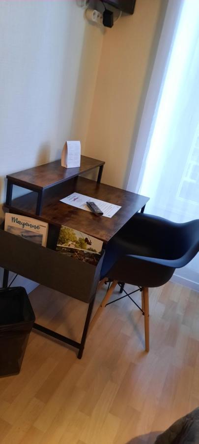 Le Gue De Genes Hotel Ambrieres Les Vallees Eksteriør billede