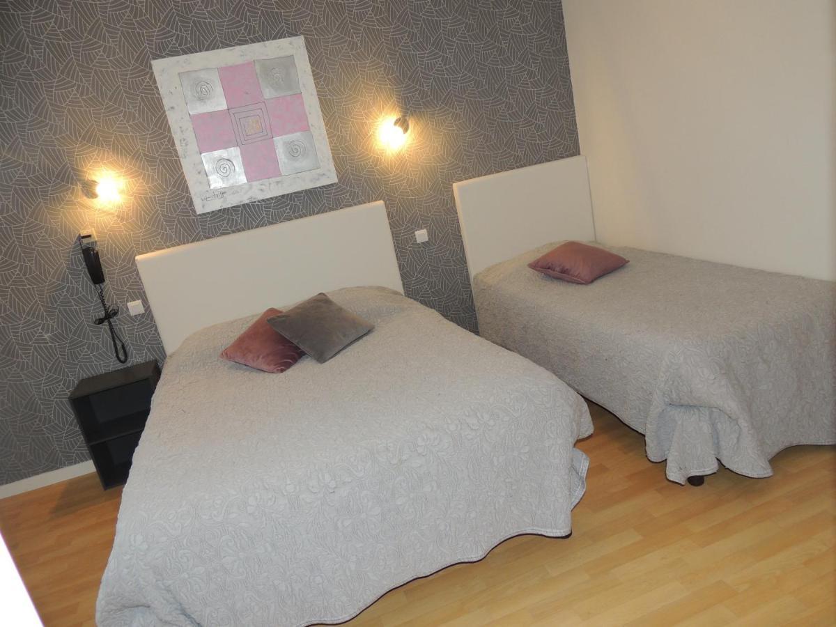 Le Gue De Genes Hotel Ambrieres Les Vallees Eksteriør billede