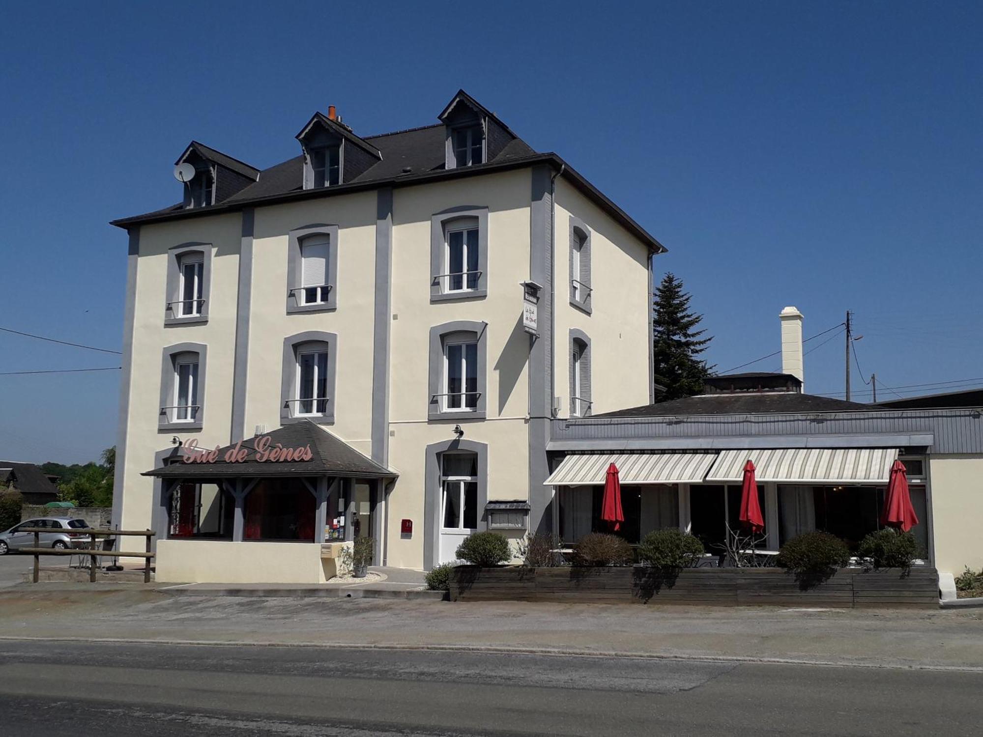 Le Gue De Genes Hotel Ambrieres Les Vallees Eksteriør billede