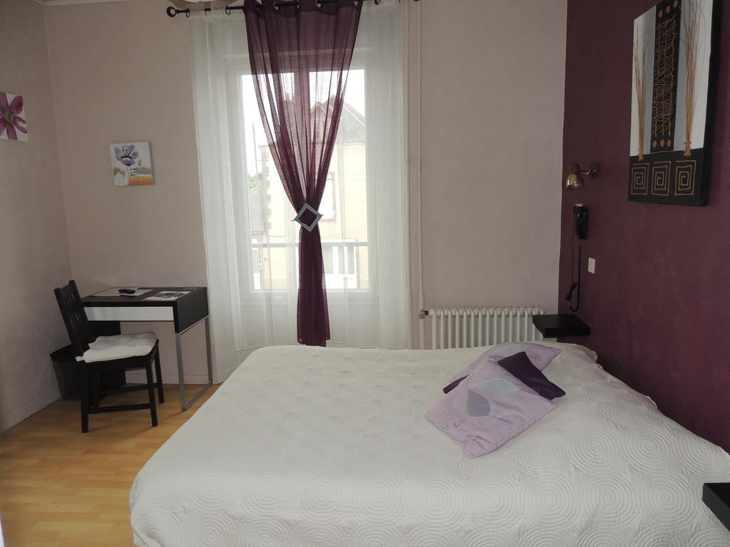 Le Gue De Genes Hotel Ambrieres Les Vallees Eksteriør billede